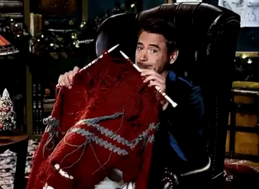 Robert Downey Jr. (54 de ani)  a croşetat un pulover  aşteptându-l pe Moş