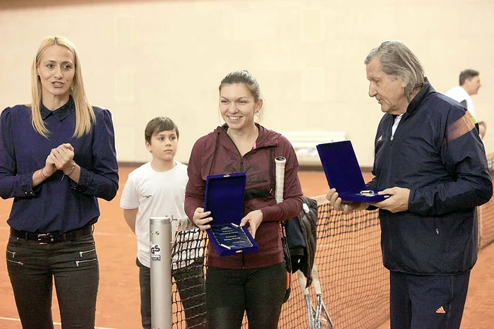 Cei doi au primit  plachete din partea Cameliei Potec