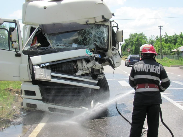Accident cu două TIR-uri pe Drumul European 581 Bârlad-Vaslui FOTO Sabina GHIORGHE