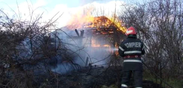 Râmnicu Vâlcea: Pompierii au intervenit în 2009 la sute de incendii