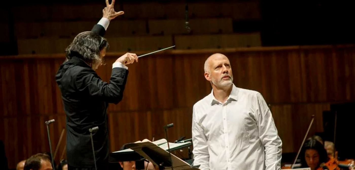 Vladimir Jurowski si interpretul lui Oedipe, baritonul Paul Gay, la Royal Festival Hall din Londra FOTOGRAFII: ICR Londra