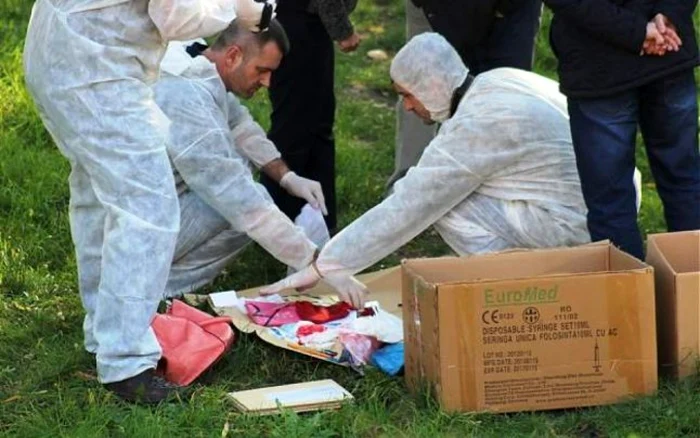 Criminalişti la o crimă FOTO monitorulbt.ro