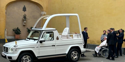 Noul papamobil este un vehicul complet electric Foto X jpg