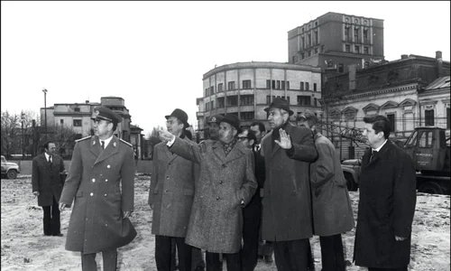 ceausescu vizita pe ruine FOTO historia jpg
