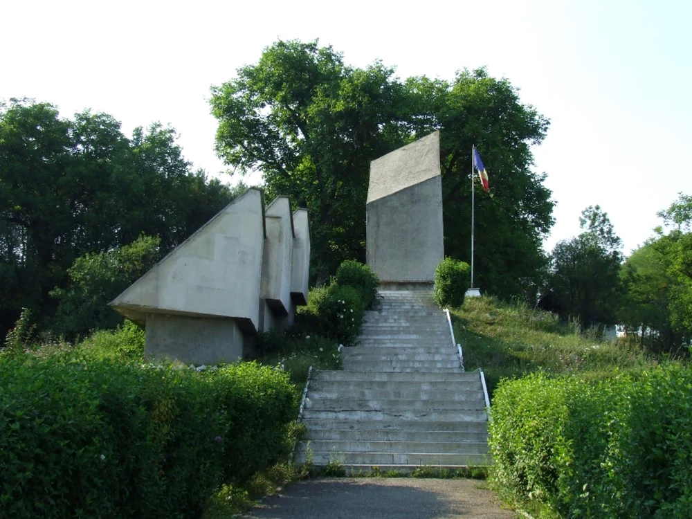 Monument în memoria masacrului de la Treznea