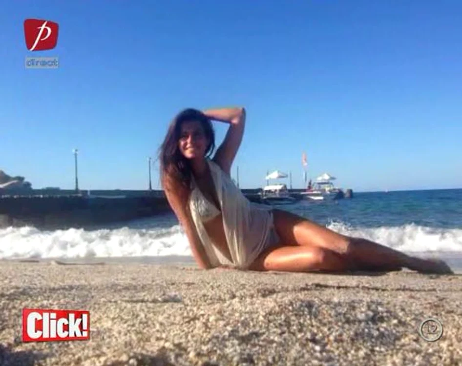 Prezentatoarea emisiunii Click! arată perfect în costum de baie