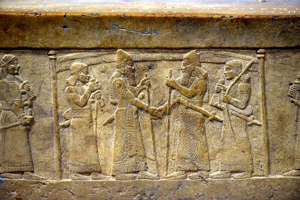 Salmanasar al III-lea îl întâmpină pe Marduk-zakir-șumi, regele Babilonului (© Wikimedia Commons)