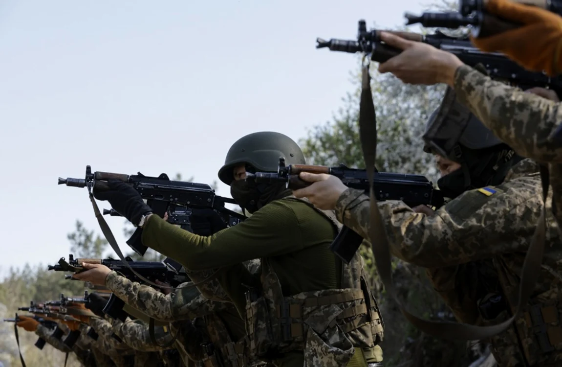 Voluntari din Batalionul Siberian la antrenamente FOTO EPA-EFE