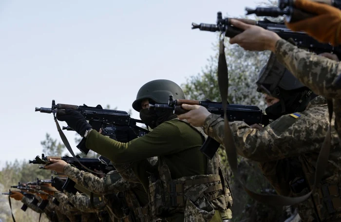 Voluntari din Batalionul Siberian la antrenamente FOTO EPA-EFE