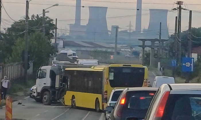 accident in Timisoara pe str Ovidiu Cotruș FOTO Facebook/Strazile din Timisoara