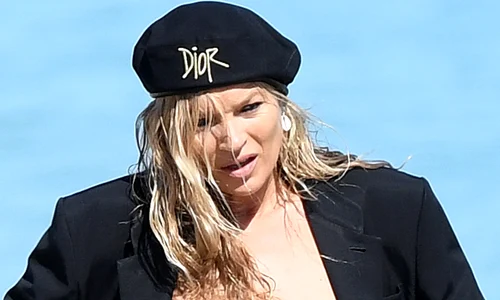 kate moss sanii goi la plaja jpeg