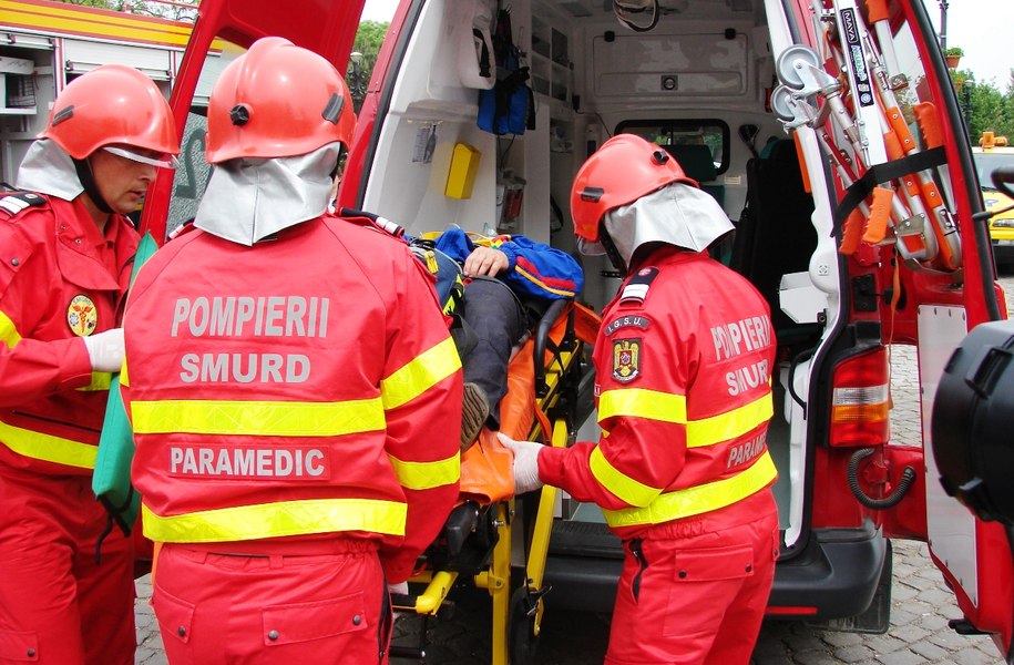 Adolescentul de 15 ani care l-a atacat și l-a tăiat cu maceta pe un tânăr de 17 ani, în arest al domiciliu. Agresorul n-a putut motiva fapta