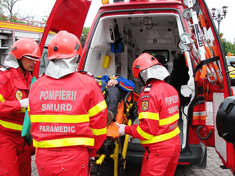 Un autocar și un autoturism s-au ciocnit pe DN 17C. A  fost activat planul roşu de intervenţie