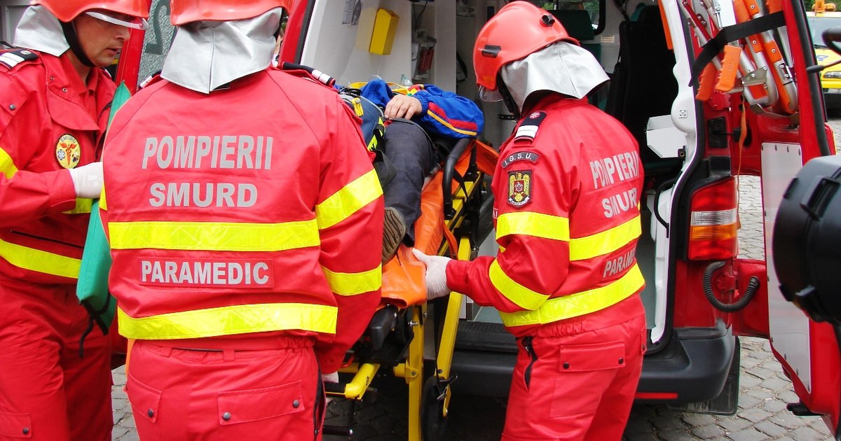 Tragedie la Lungulețu: Trei persoane salvate dintr-un bazin cu apă