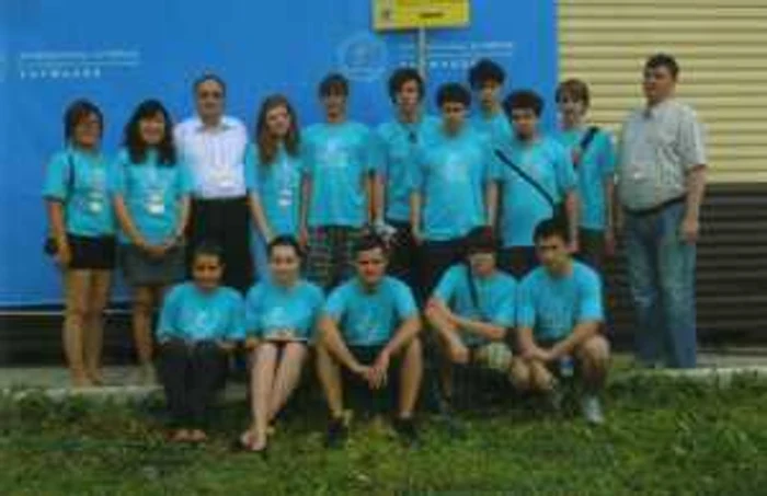 Rareş Buhai şi lotul olimpic al României la Olimpiada Internaţională Pluridisciplinară Tuymaada din Republica Sakha