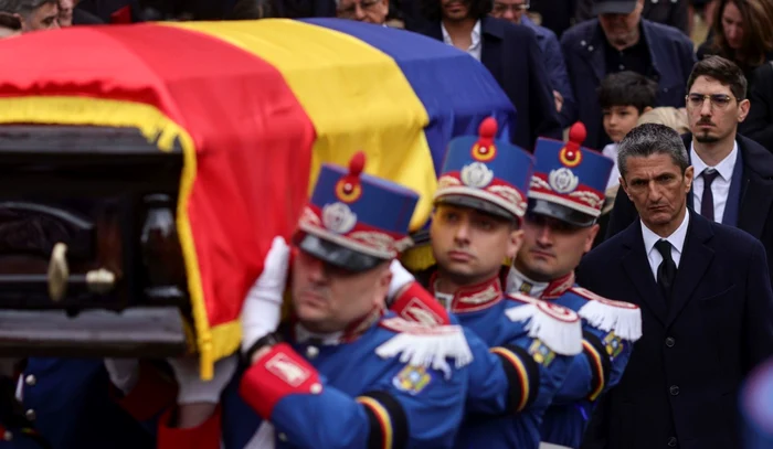 Răzvan Lucescu, alături de tatăl său, pe ultimul drum  Foto/Inquam