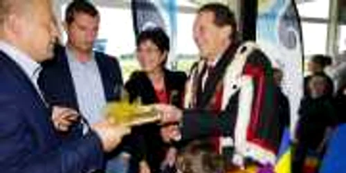 Căpitanul ”stejarilor”, Marius Tincu, și Alin Petrache, președintele FRR, au fost primiți cu fast la Invercargill * Foto: www.frr.ro