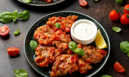 chiftele de rosii tomatokeftedes shutterstock 2103366965 jpg