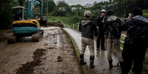 Taifunul Nanmadol a lovit Japonia  Foto AFP (7) jpg