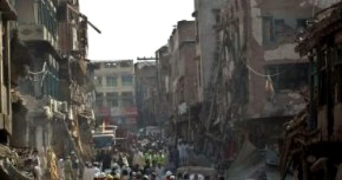 UPDATE Pakistan: 12 morţi într-un atentat sinucigaş
