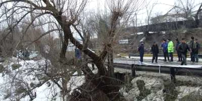 Pământul alunecă din cauza ploilor