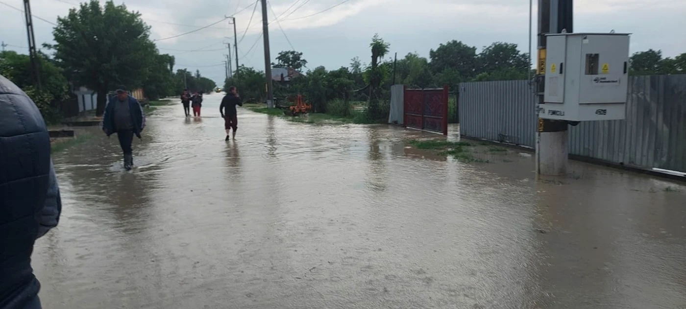 Bileşti, duminică dimuneaţă la ora 6.30 FOTO: Facebook Dan Eugen