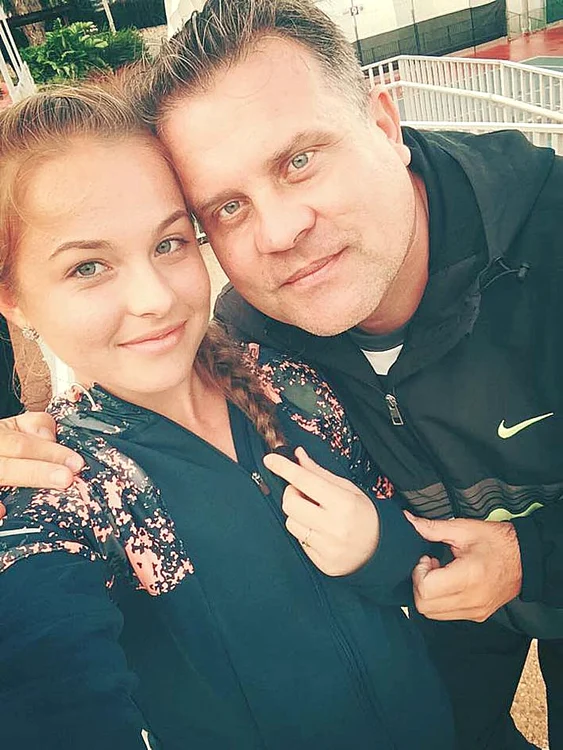 Pe site-urile de  socializare Andrada  a postat multe poze  alături de tatăl ei