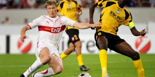 Dare Nibombe (dreapta) a fost căpitan în meciul cu Stuttgart