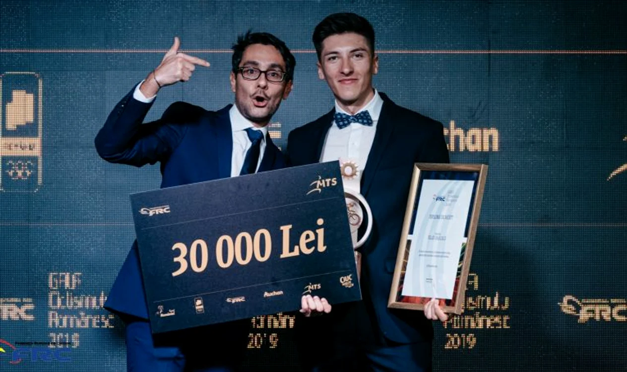 Vlad Dascalu a primit un cec de 30.000 de lei pentru titlul de ciclistul anului 2019