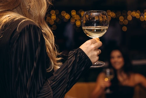 Cum poate alcoolul să schimbe modul în care miroși?