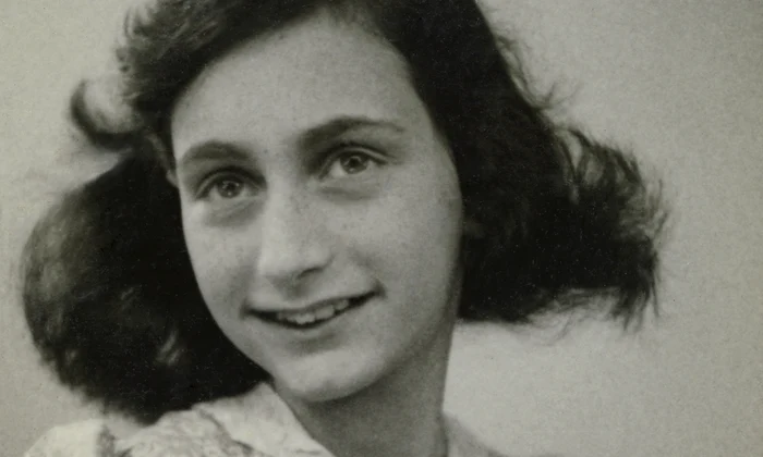 Ultima fotografie care o reprezintă pe Anne Frank, realizată în mai 1942 (© Anne Frank House, Amsterdam)