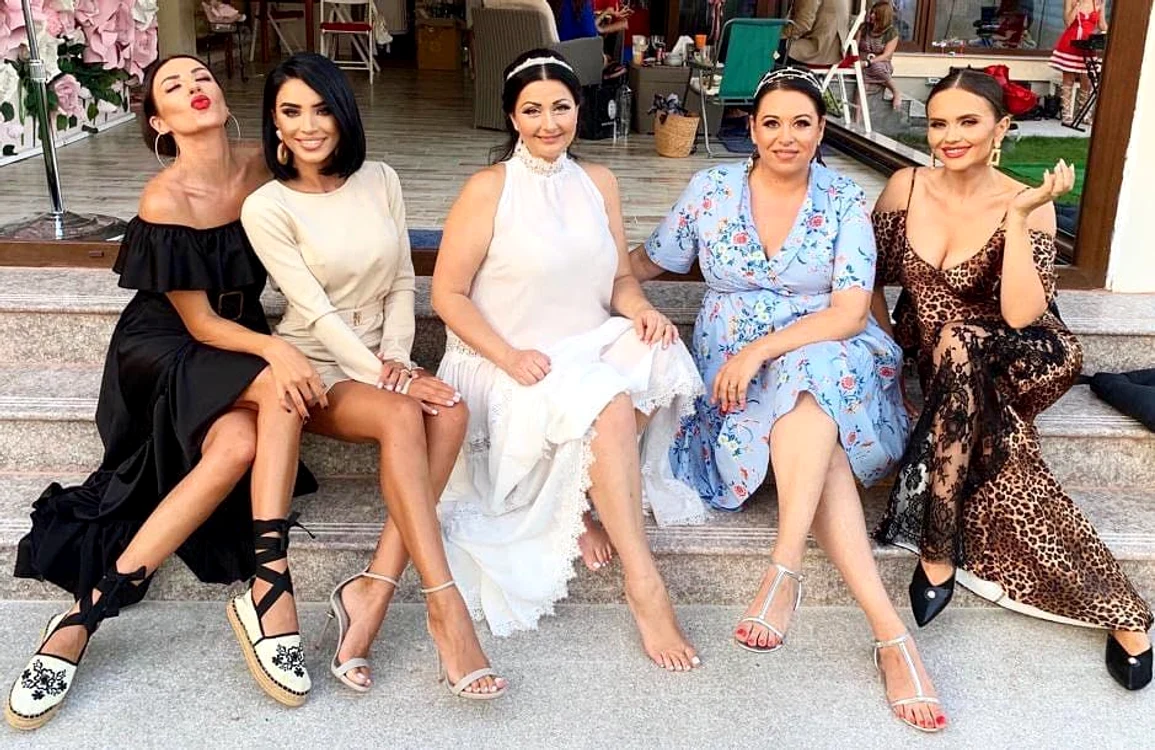 Anca Ciota, Adelina Pestritu, mireasa Gabriela Cristea, Oana Roman şi naşa Cristina Şişcanu