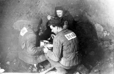 Prizonieri politici într-un lagăr sovietic, în anul 1955 (© Kauno IX forto muziejus / Kaunas 9th Fort Museum)