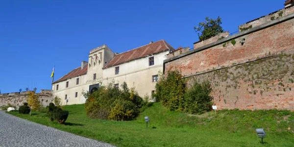 Cetăţuia Braşovului a fost încuiată şi lăsată în paragină.