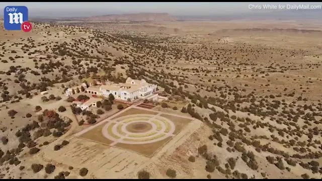 Polițiștii au descins la ranch-ul din New Mexico al lui Epstein. Caută corpurile a două fete strangulate în timpul partidelor de sex