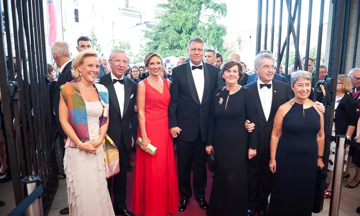 Carmen Iohannis rochie Andreea Tincu jpeg