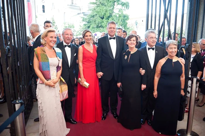 Carmen  Iohannis rochie Andreea Tincu jpeg