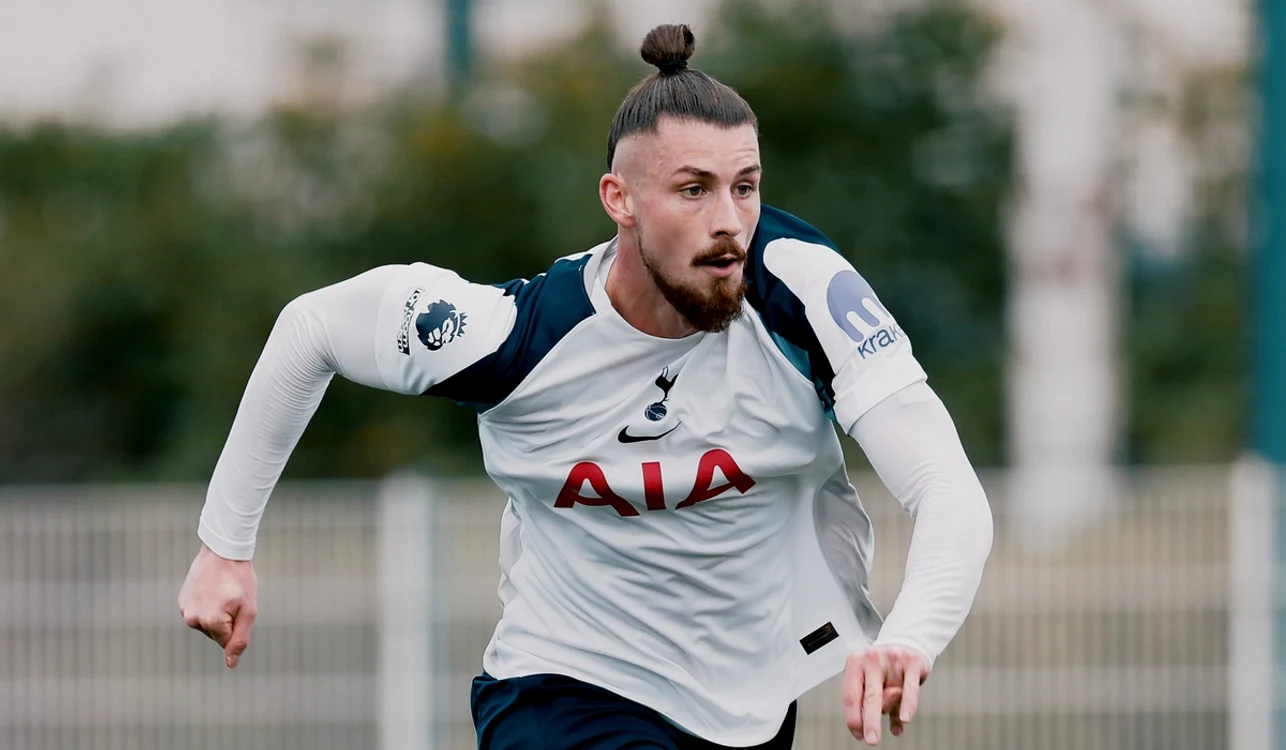 Radu Drăgușin este singurul român din optimile de finală  FOTO Facebook Tottenham