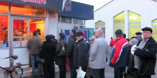 Bistriţenii stau la coada pentru smântână