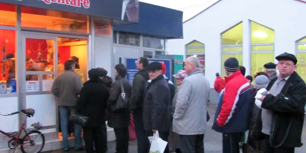 Bistriţenii stau la coada pentru smântână
