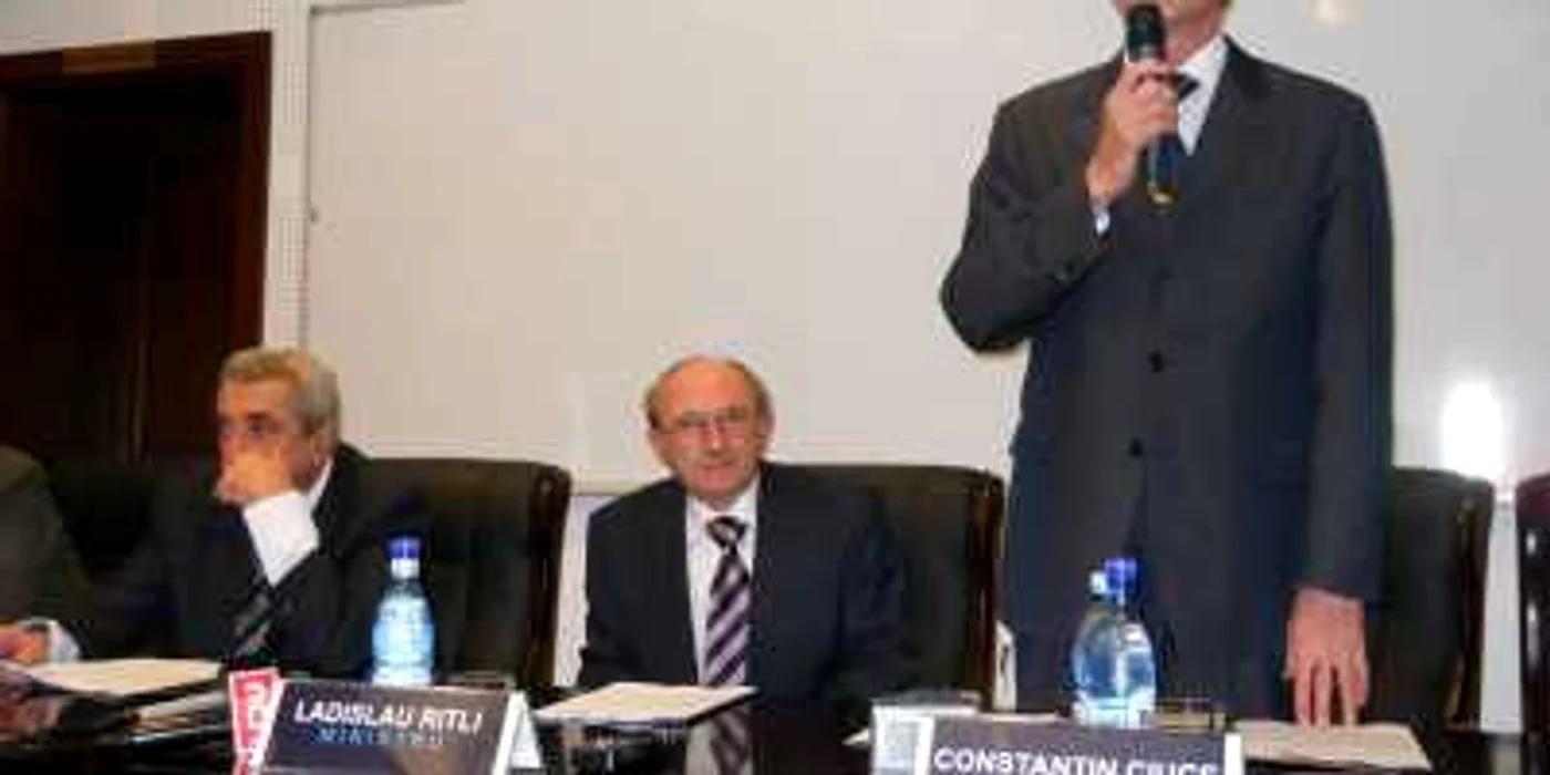 Rectorii UMF au lansat, anul trecut, la  Cluj-Napoca, cartea „Book des ECN“ pentru studenţi (foto: arhivă)