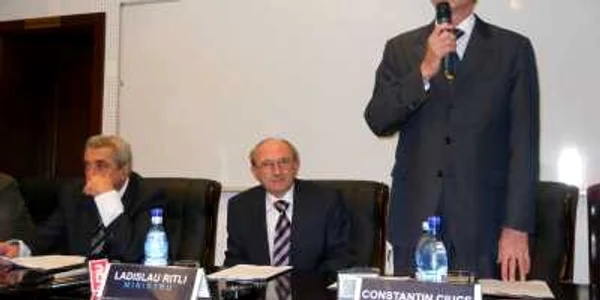 Rectorii UMF au lansat, anul trecut, la  Cluj-Napoca, cartea „Book des ECN“ pentru studenţi (foto: arhivă)