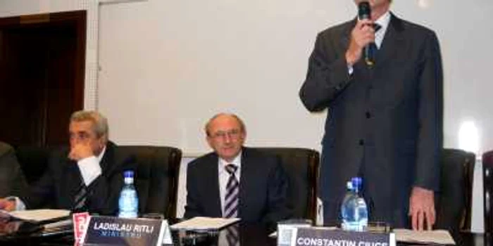 Rectorii UMF au lansat, anul trecut, la  Cluj-Napoca, cartea „Book des ECN“ pentru studenţi (foto: arhivă)