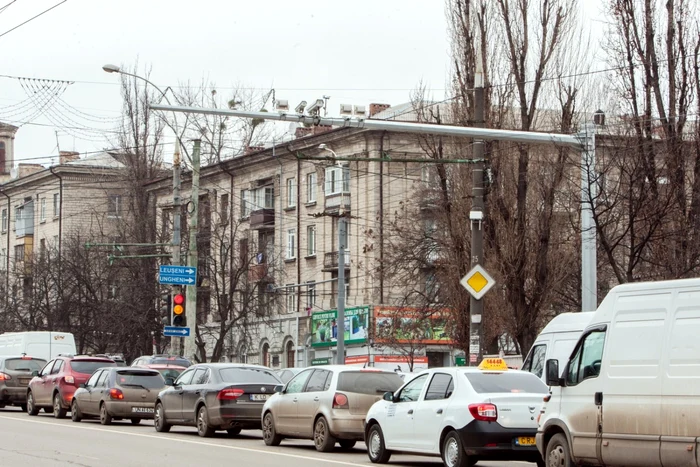 Problema maşinilor înmatriculate în străinătate trebuie să-şi găsească o rezolvare la Chişinău. FOTO: Alexandru Tarlev