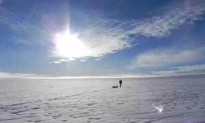 022g b crossing Greenland icecap 2010 JPG