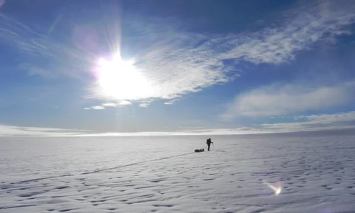 022g b crossing Greenland icecap 2010 JPG
