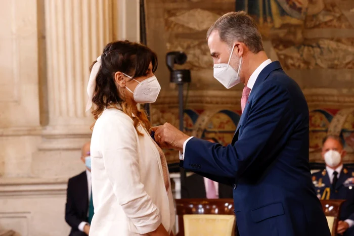 Românca Alice Mihaela Cozma a primit Ordinul Meritul Civil de la regele Felipe al SpanieiFoto: Facebook Crucea Roșie din Spania