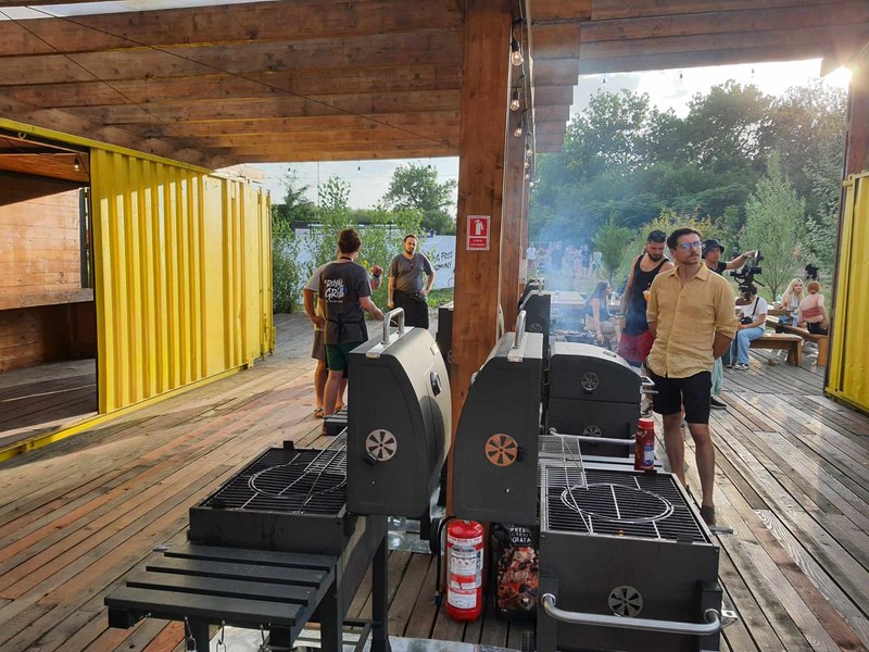 Electric Castle, un mare parc de distracții cu muzică. Cum au compensat organizatorii „ploaia” de concerte anulate    