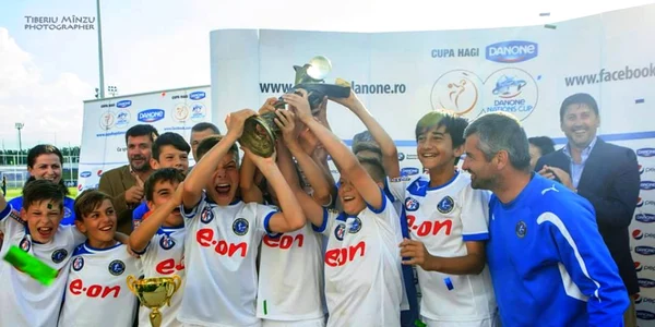 Mici fotbalişti de la Academia Gheorghe Hagi din Constanţa merg în Brazilia Foto Tiberiu Mînzu