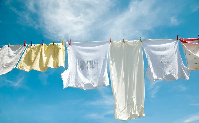 
    Rajesh Ramanathan a creat un material textil  care se «spală» atunci când vede soarele  